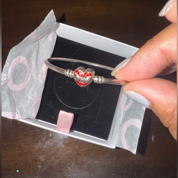 Pandora Moments Marvel Spider-Man Mask Clasp Bangle Bracelet - Picture 4 of 5
